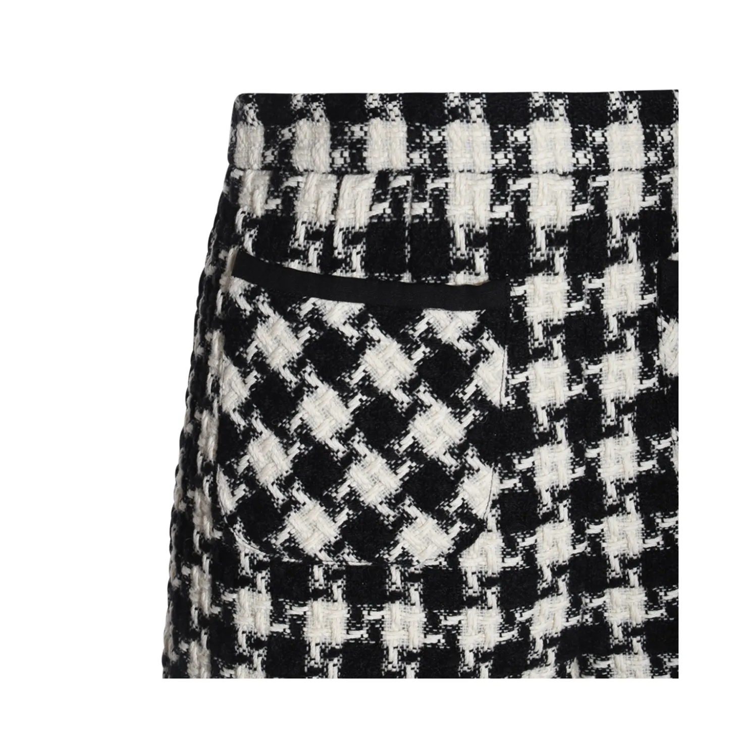 black_and_white_shorts_2.webp BLACK AND WHITE SHORTS