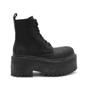 BLACK BOOTS