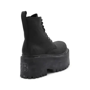 BLACK BOOTS