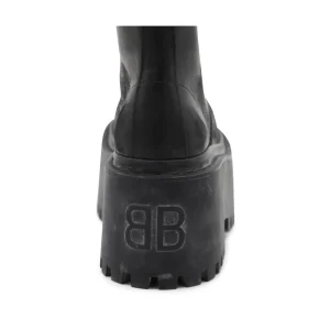 BLACK BOOTS