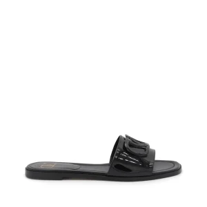 BLACK FLATS