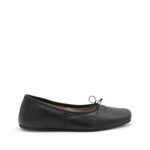 BLACK FLATS