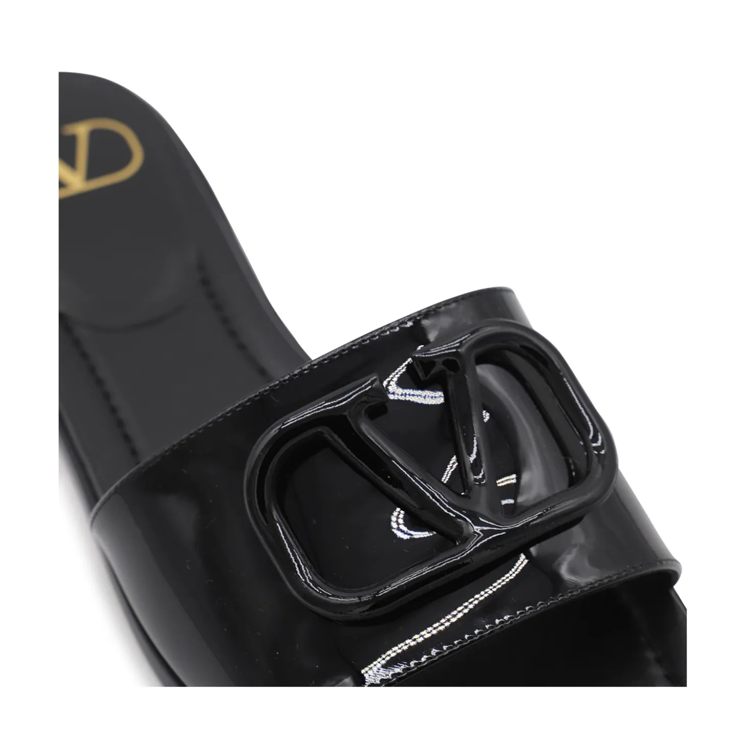 black_flats_3-1.webp BLACK FLATS