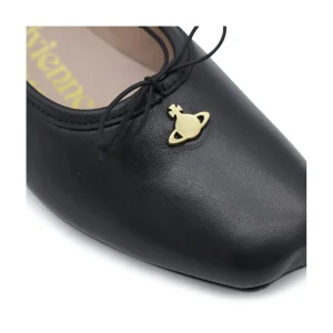 BLACK FLATS