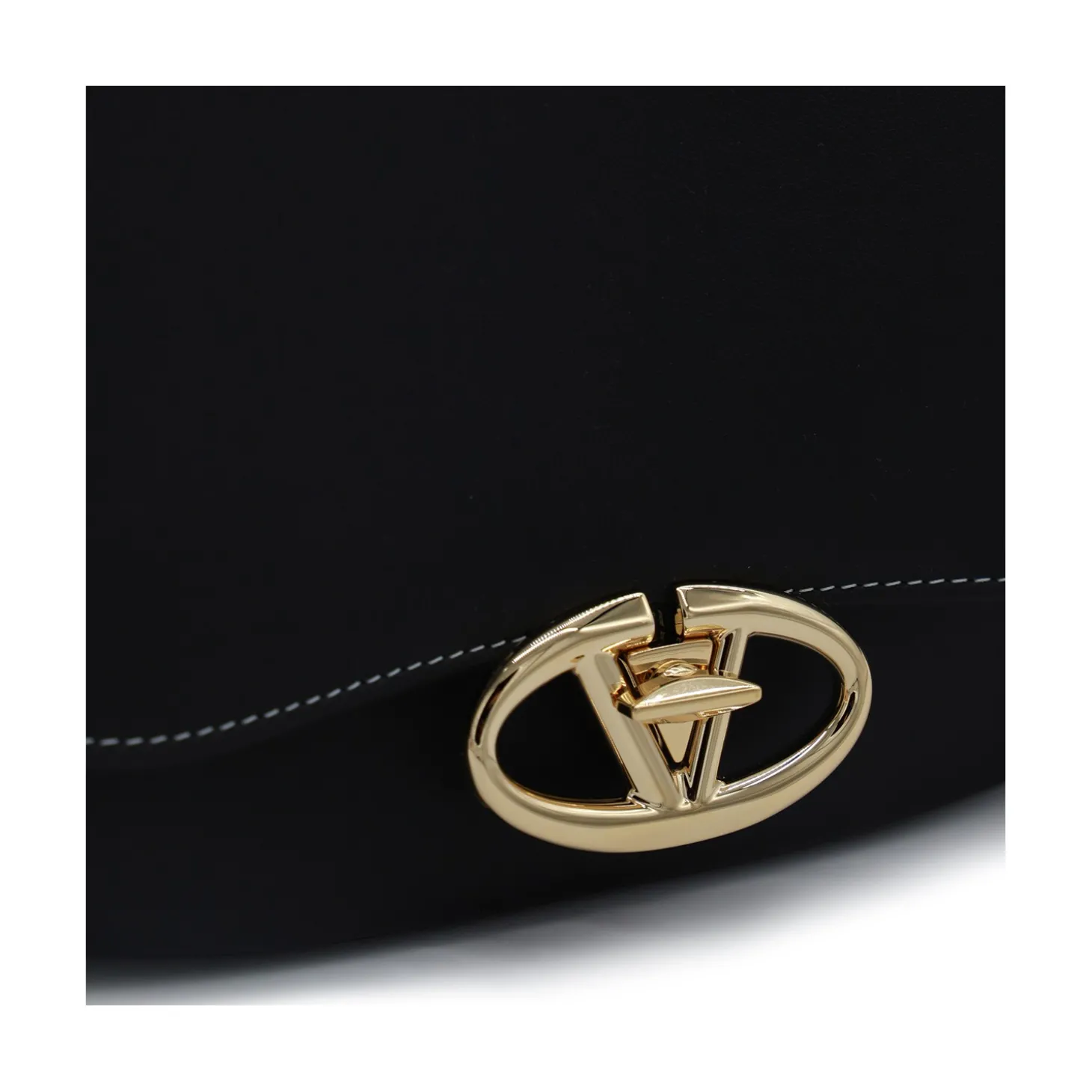 black_leather_ovhal_shoul_3.webp BLACK LEATHER OVHAL SHOULDER BAG