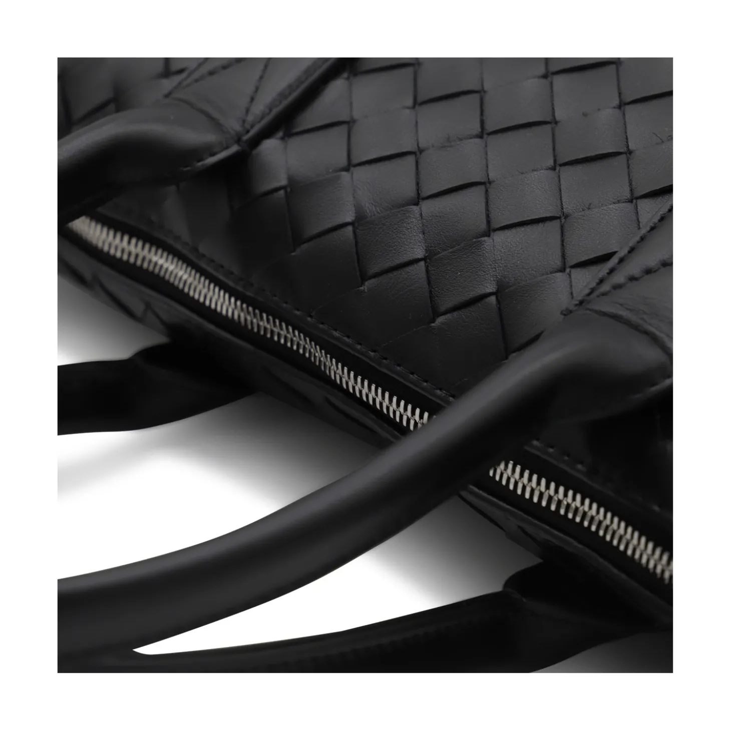 black_north_south_leather_3.webp BLACK NORTH SOUTH LEATHER CROSSBODY BAG