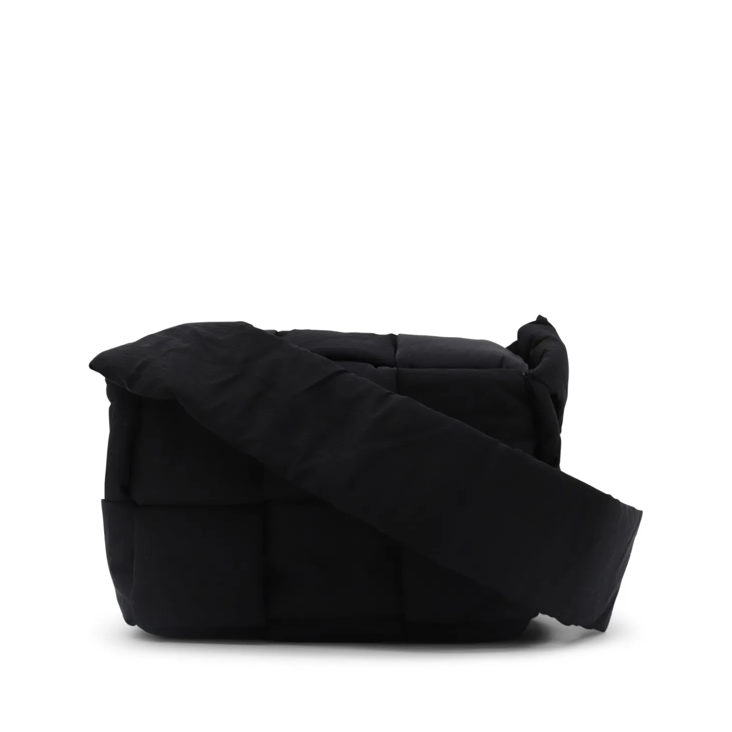 black_small_padded_casset_0.webp BLACK SMALL PADDED CASSETTE BAG