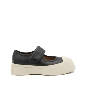 BLACK SNEAKERS