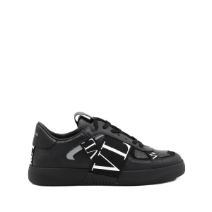 BLACK SNEAKERS