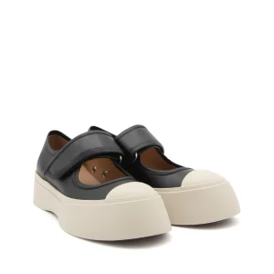 BLACK SNEAKERS