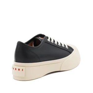BLACK SNEAKERS