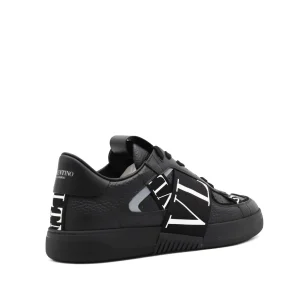 BLACK SNEAKERS