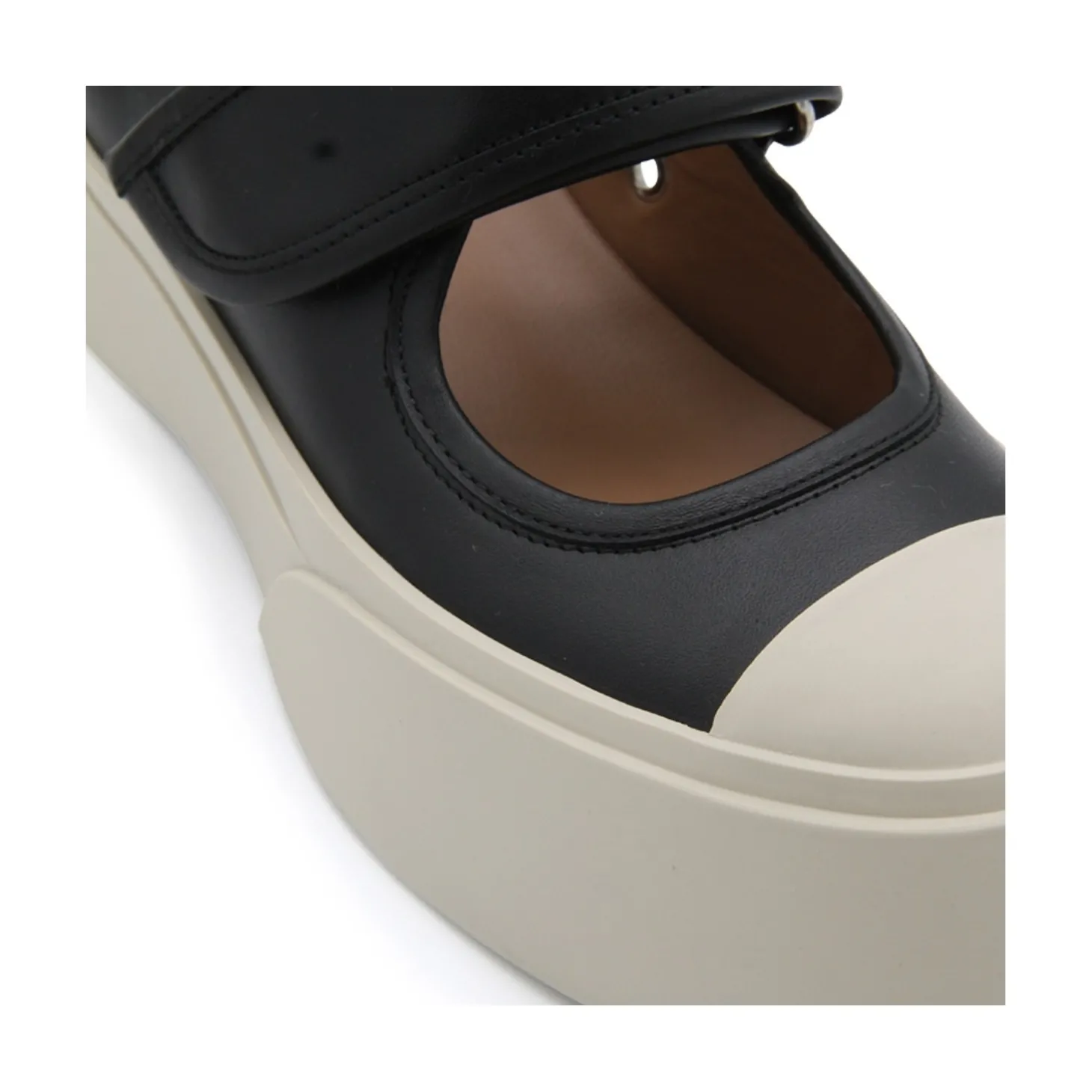 black_sneakers_3-2.webp BLACK SNEAKERS