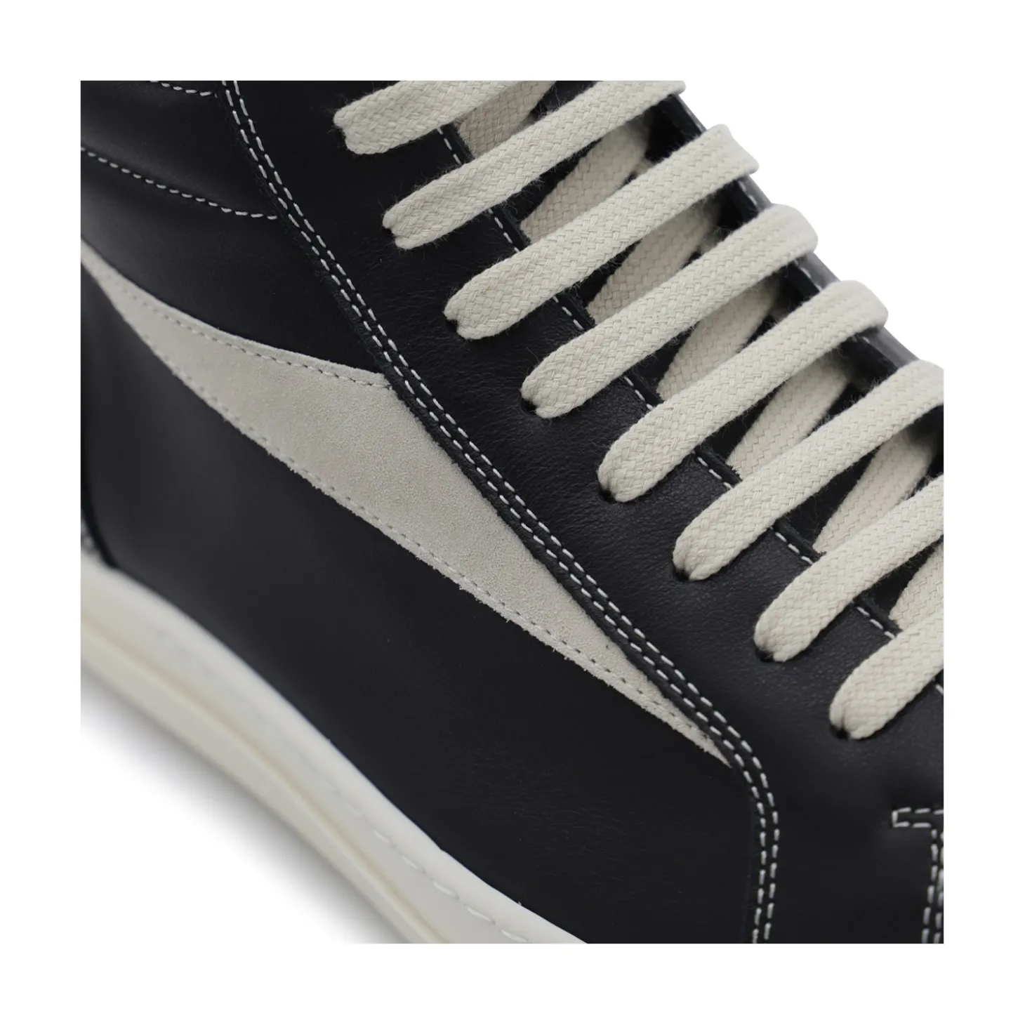 black_sneakers_3-8.webp BLACK SNEAKERS