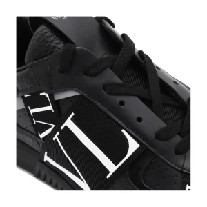 BLACK SNEAKERS